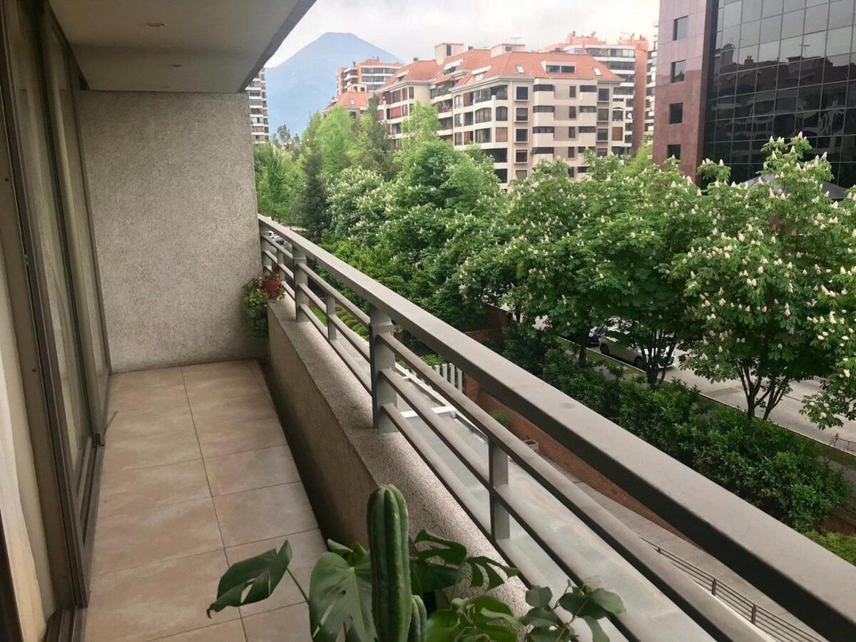 Mirando a Parque Arauco Santiago Exterior foto