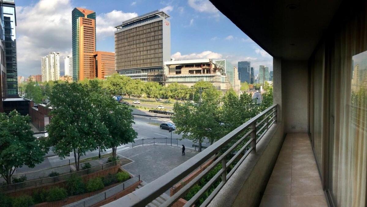 Mirando a Parque Arauco Santiago Exterior foto